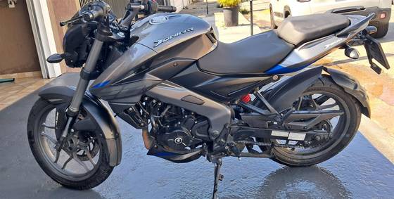 BAJAJ DOMINAR 200 